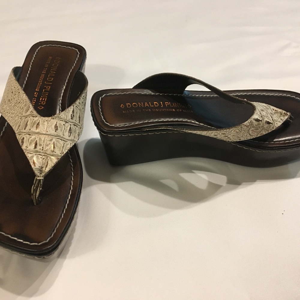 DONALD J PLINER Sassy Leather Sandal